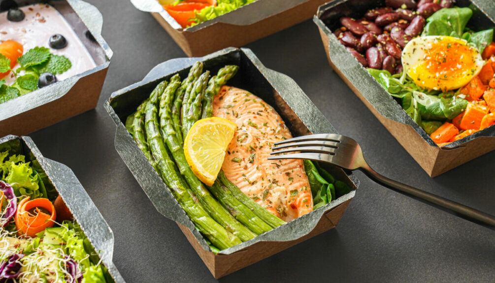 healthy meals in lunch boxes
