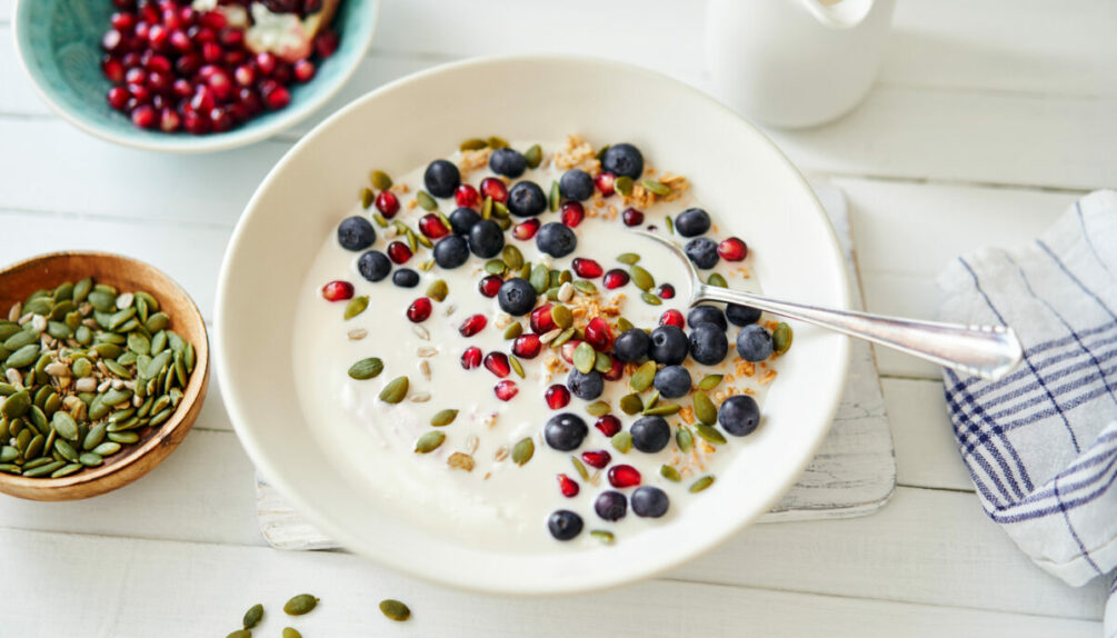 yoghurt with granola and fruits